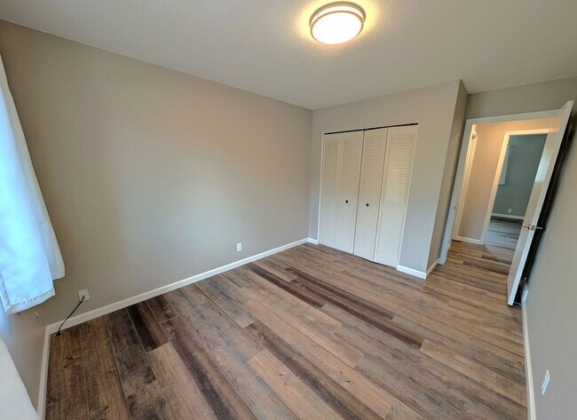 Building Photo - 3504 N Taft Ave