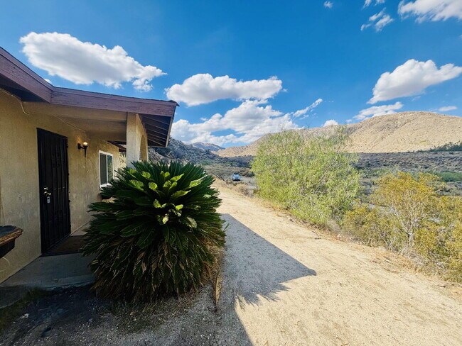 Building Photo - House on 5 acres in the serene mountains o...