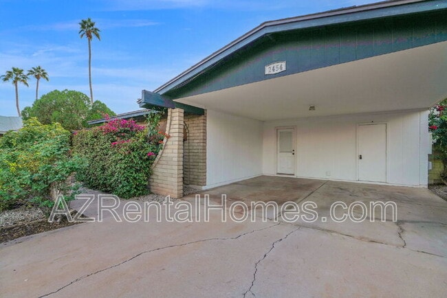 Building Photo - 2454 W Obispo Cir