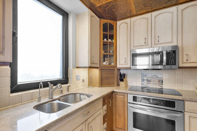 Building Photo - 5380 N Ocean Dr