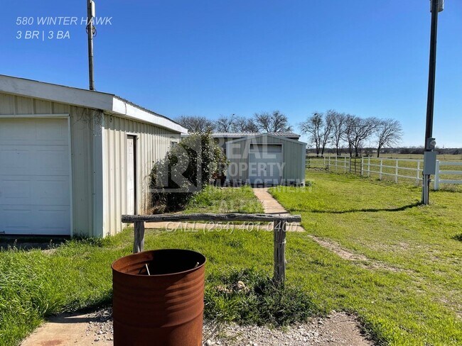Building Photo - 3 Bedroom, 3 Bathroom Ranch Home with Barn...