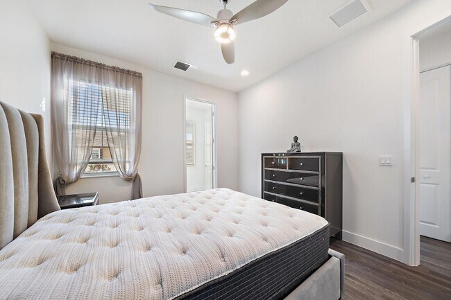 Building Photo - 4925 Pointe Midtown Way