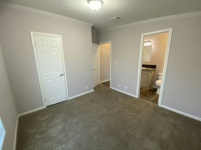 Building Photo - 517 Remann Rd