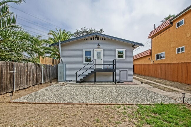 Building Photo - 827 N Lucia Ave
