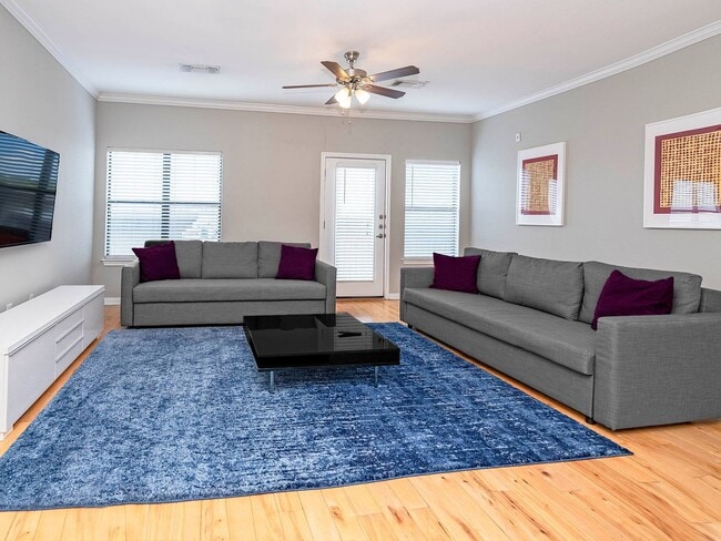Building Photo - Texan Shoal Creek 2 Bed 2 Bath