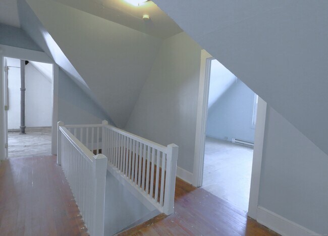 Building Photo - 215 Willow St