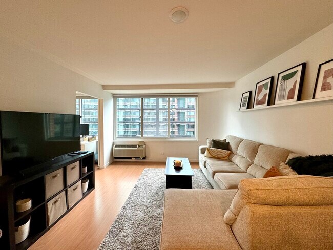 Building Photo - 211 E Ohio St