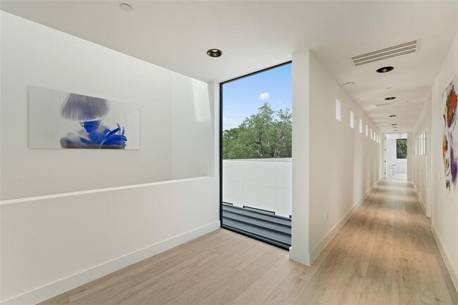 Building Photo - 1501 Ridgecrest Dr