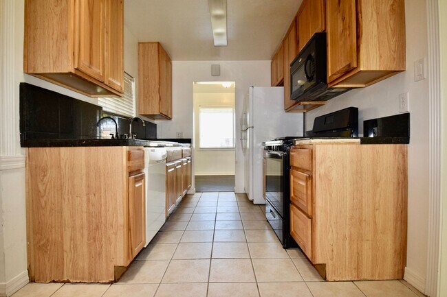 Building Photo - Cute 3 bedroom 2 bath Mesa home!