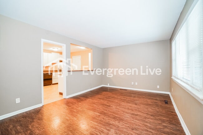 Building Photo - 4698 Dundee Ave