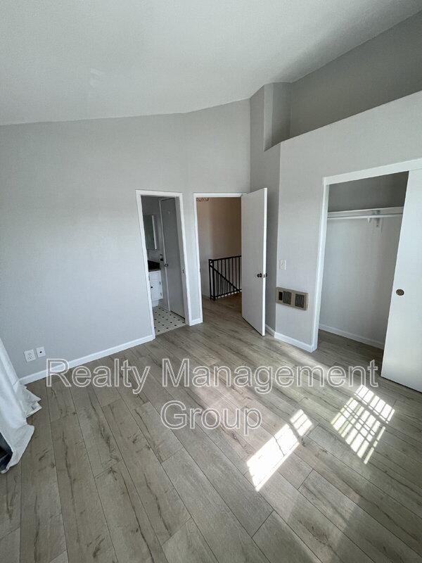 Building Photo - 4580 Ohio St