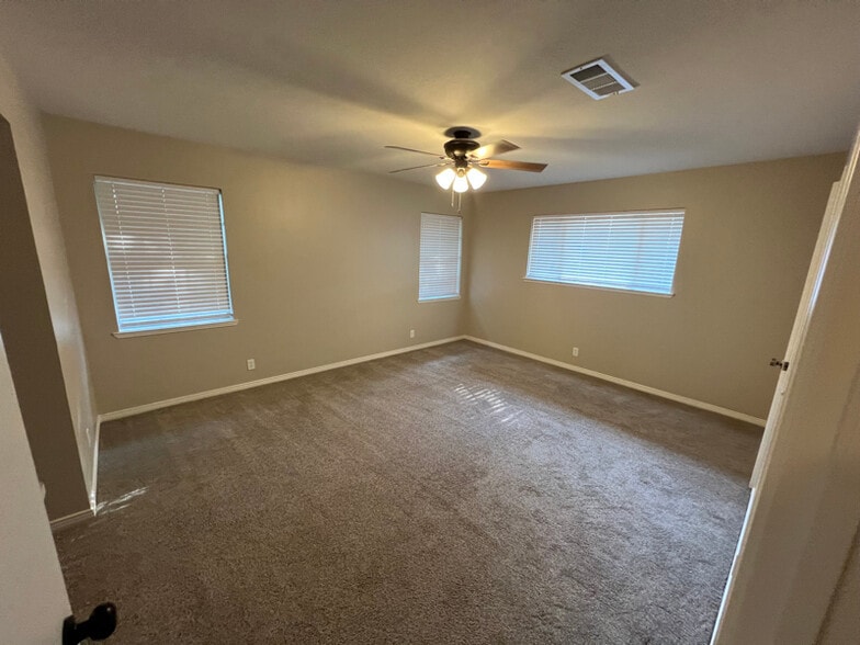Building Photo - 1805 Yarborough Dr