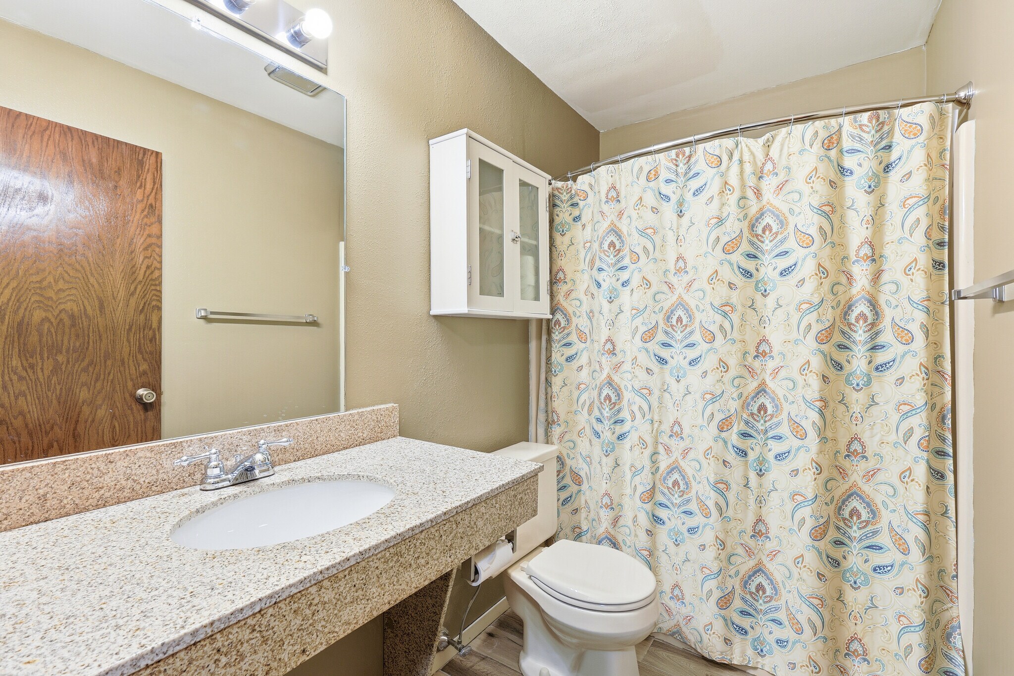 Building Photo - 809 W Ridgeview Dr