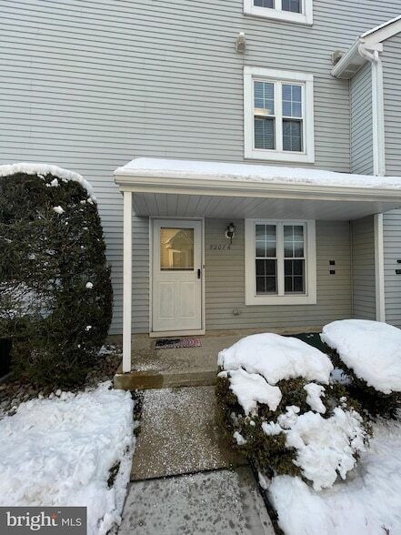 Building Photo - 5207A Adelaide Dr