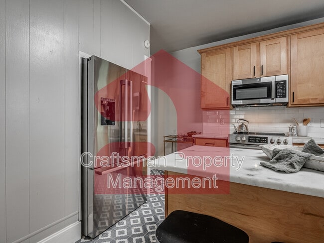 Building Photo - 1501 Gladstone Terrace