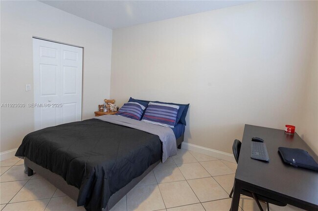 Building Photo - 4506 SW 160th Ave