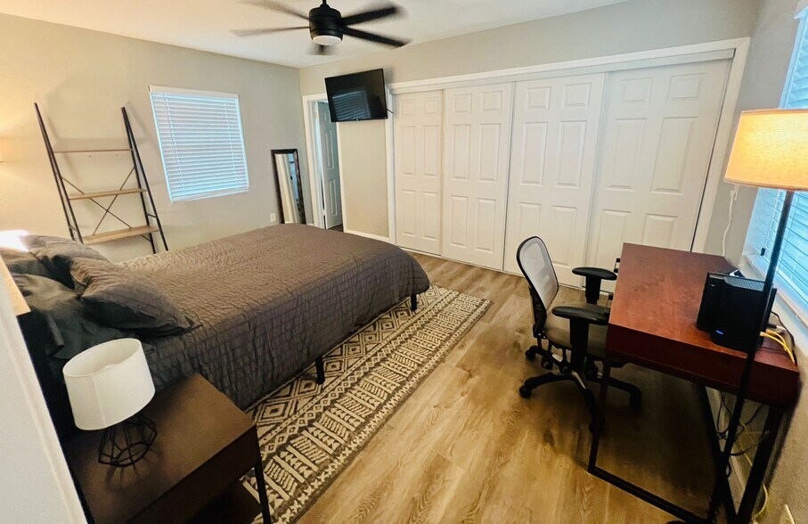 Building Photo - 401 S Mars Ave