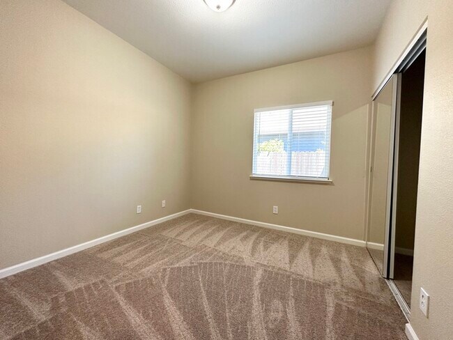 Building Photo - Beautifully Updated 3-Bedroom, 2-Bath Home...