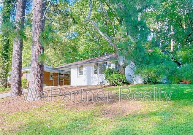 Building Photo - 2744 Fairlane Dr SE