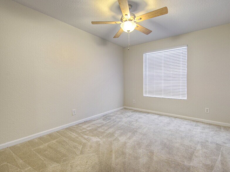 Building Photo - 125 Pennock Landing Cir