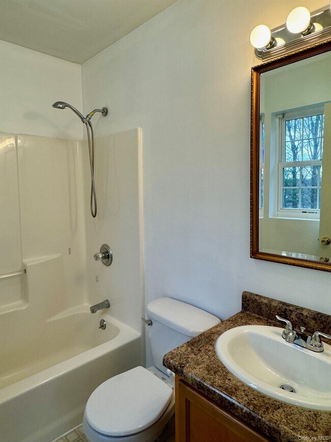 Building Photo - 18 Penny Ln