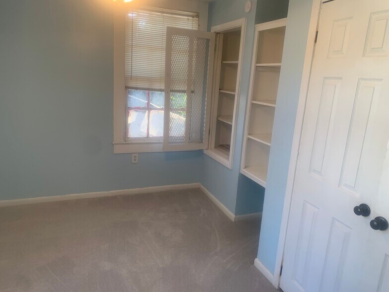 Building Photo - 8224 Freret St