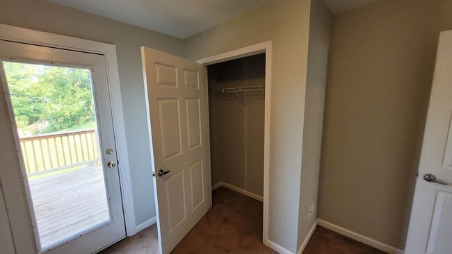 Building Photo - 3/2 Home available in Johnson City, five minutes to downtown