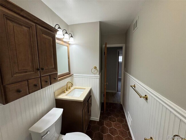 Building Photo - 7012 Tappon Dr