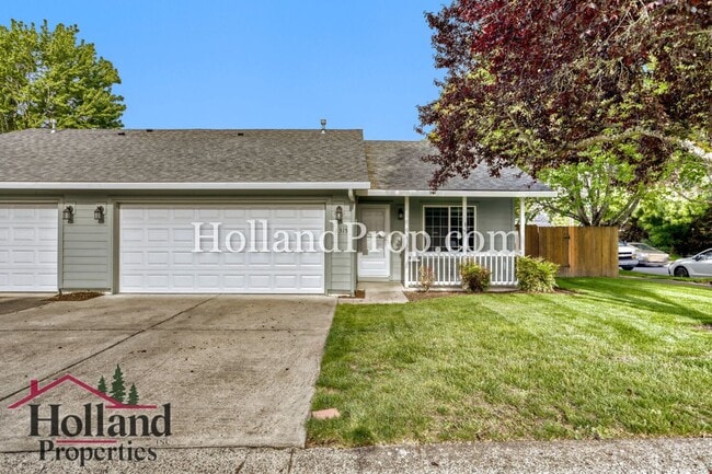 Building Photo - Lovely 2 bedroom unit with private fenced yard!
