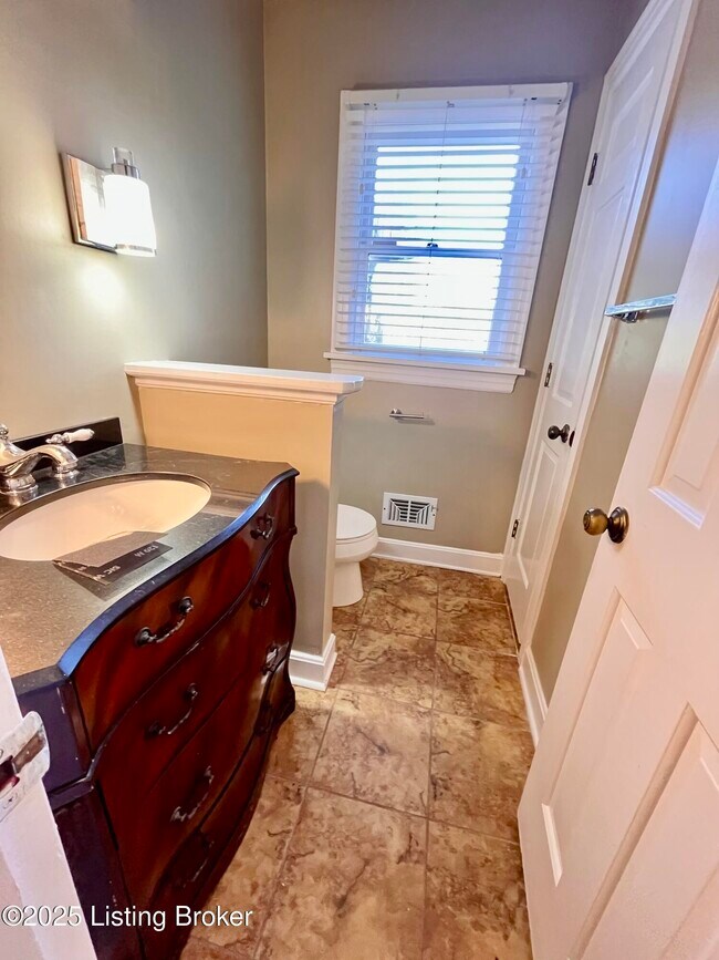 Building Photo - 4612 Deepwood Ct