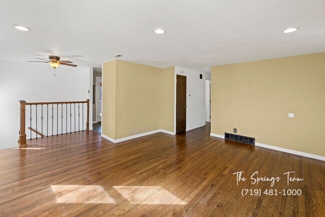 Building Photo - CUTE 3BD RANCHER WITH CHARACTER IN CENTRAL COLORADO SPRINGS - Security Deposit Waiver Available