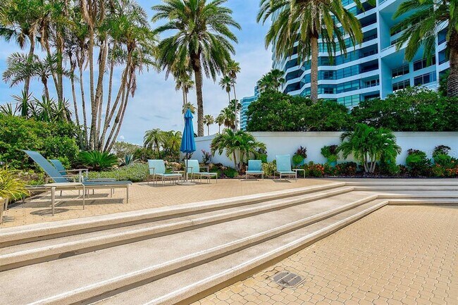 Building Photo - 988 Blvd of the Arts