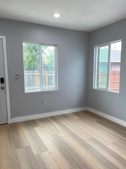 Building Photo - 5719 S Normandie Ave