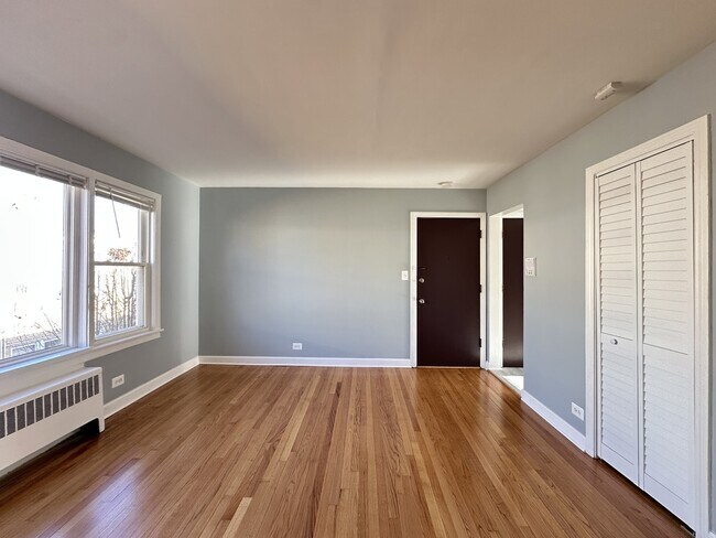 Building Photo - 6707 N California Ave