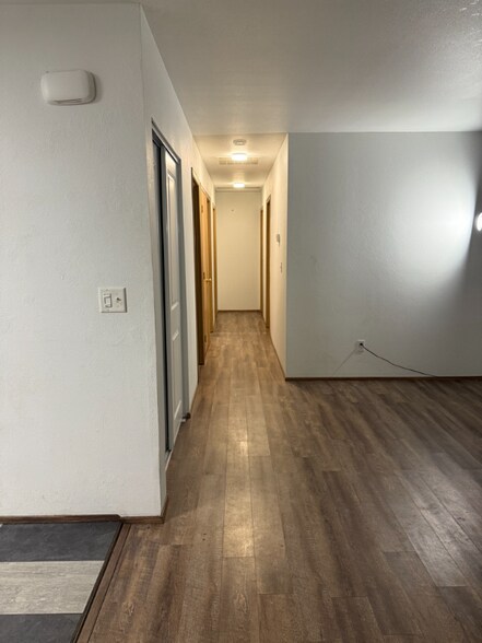 Building Photo - 5569 S Vesel Ct