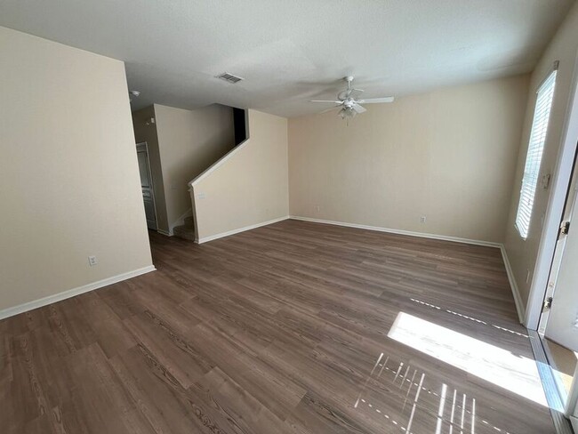 Building Photo - 12856 Salomon Cove Dr