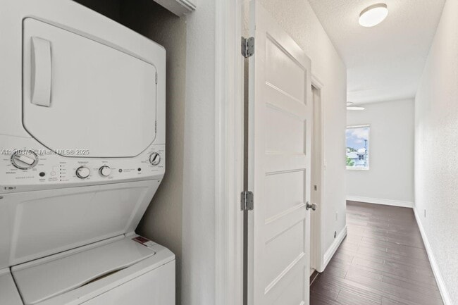 Building Photo - 1110 NE 1st Ave.