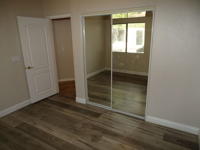 Building Photo - Beautiful One Story 2 Bedroom Townhome Wit...