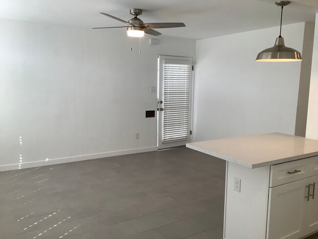 Building Photo - Remodeled 3 Bed 1 Bath Single Story Unit- Ocean Beach