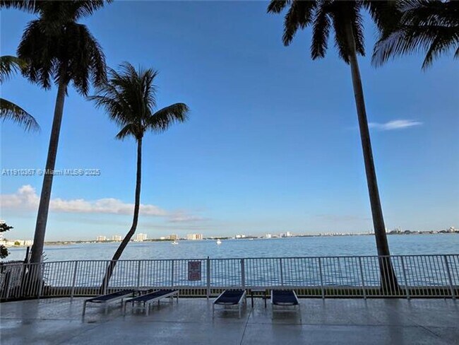 Building Photo - 1625 Kennedy Cswy