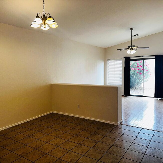 Building Photo - 949 S Racine Ln