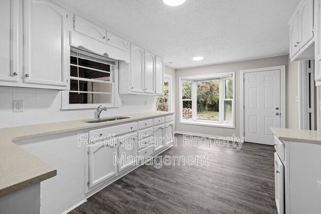 Building Photo - 737 84th Pl S