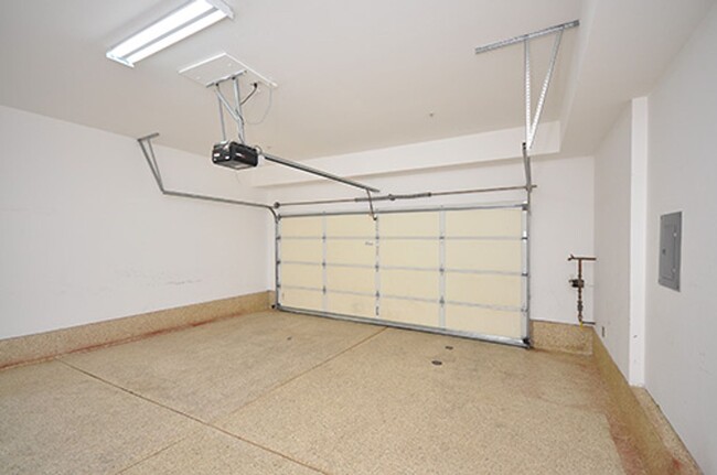 Building Photo - Stunning 3 Bedroom Condo in San Marcos wit...