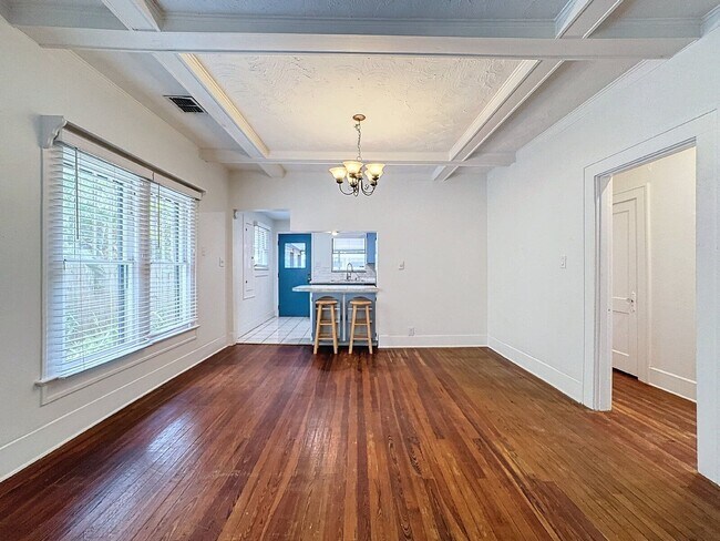 Building Photo - 226 9th Ave N