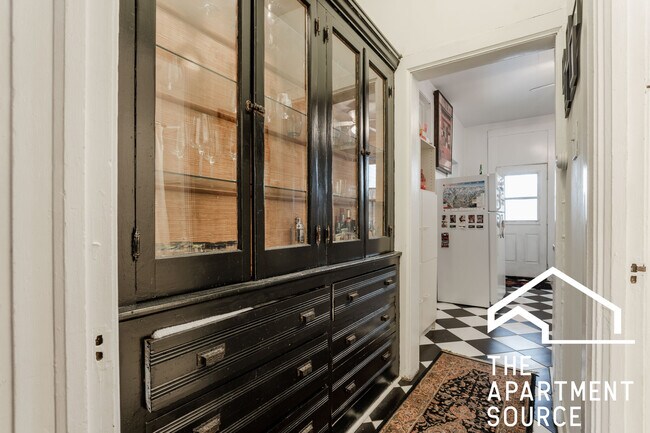 Building Photo - 2465 N Lincoln Ave