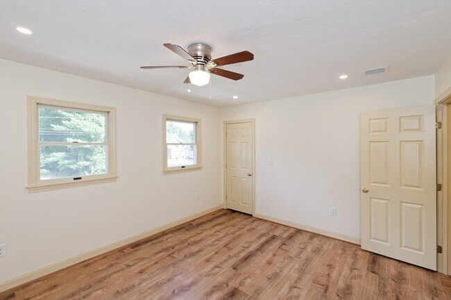 Building Photo - 48 Westbrook Rd