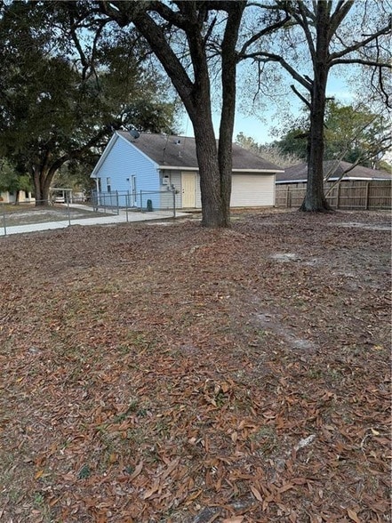 Building Photo - 303 Timber Ridge Dr