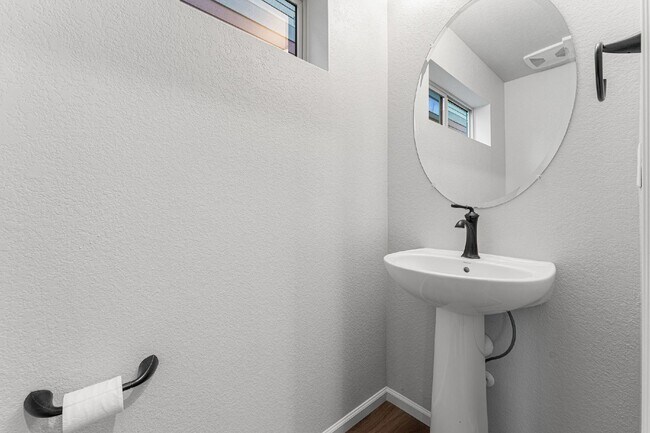 Building Photo - Charming 3-Bedroom Home in Thornton with Spacious Layout and Modern Amenities!