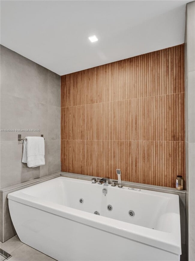 Building Photo - 1021 Guava Isle