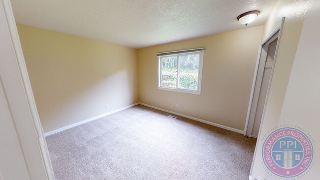Building Photo - West Linn Hidden Springs Neighborhood / Si...